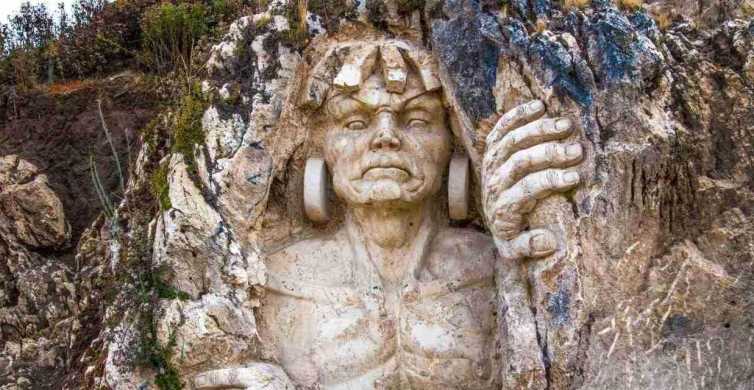 Sculptures in Morada de los Dioses